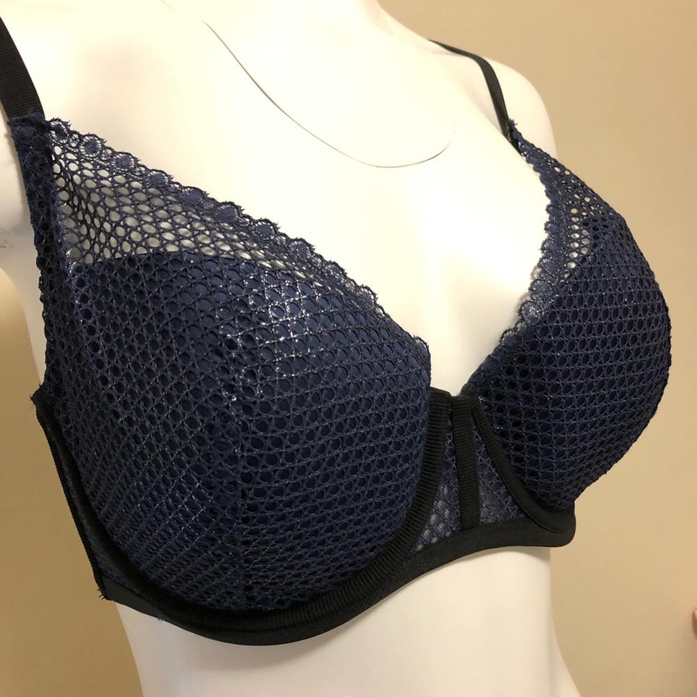 NWOT Victoria’s Secret Navy Blue Plunge Bra 36DD